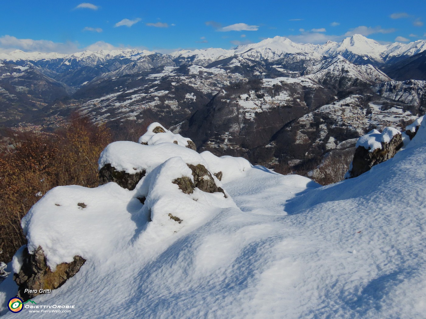49 Gran bella vista panoramica dal Monte Zucco.JPG